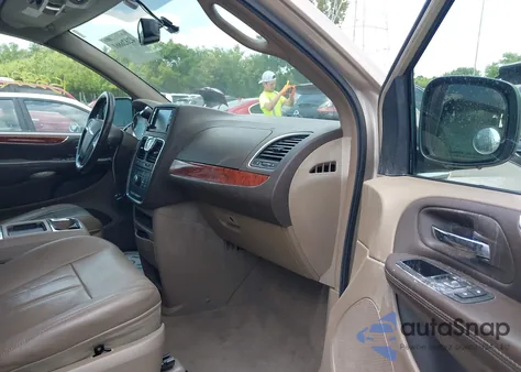 2013 Chrysler Town & Country Touring z USA, uszkodzony, nr VIN 2C4RC1BG2DR805265